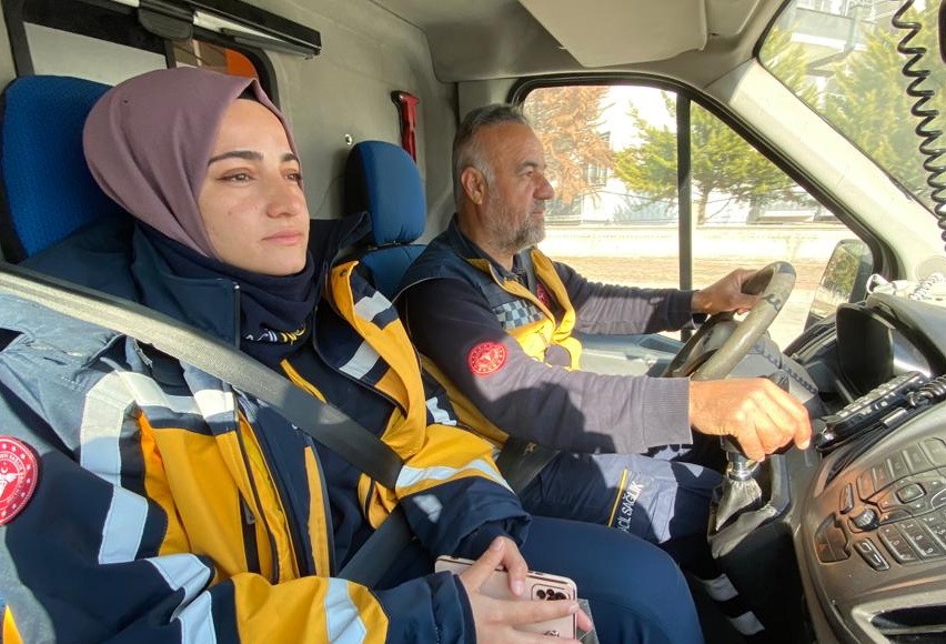 Sağlık çalışanı baba-kız depremde hayat kurtarmak için mücadele verdi