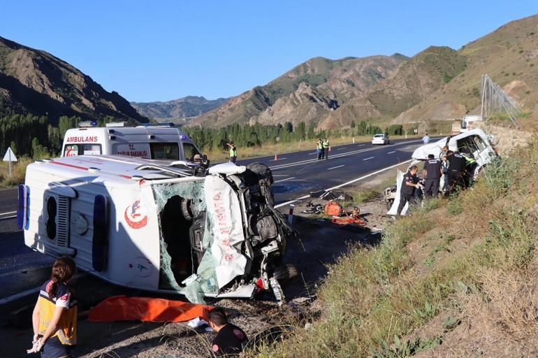 Erzurumda feci kaza Ambulans ve otomobil çarpıştı: 4 ölü, 1 yaralı