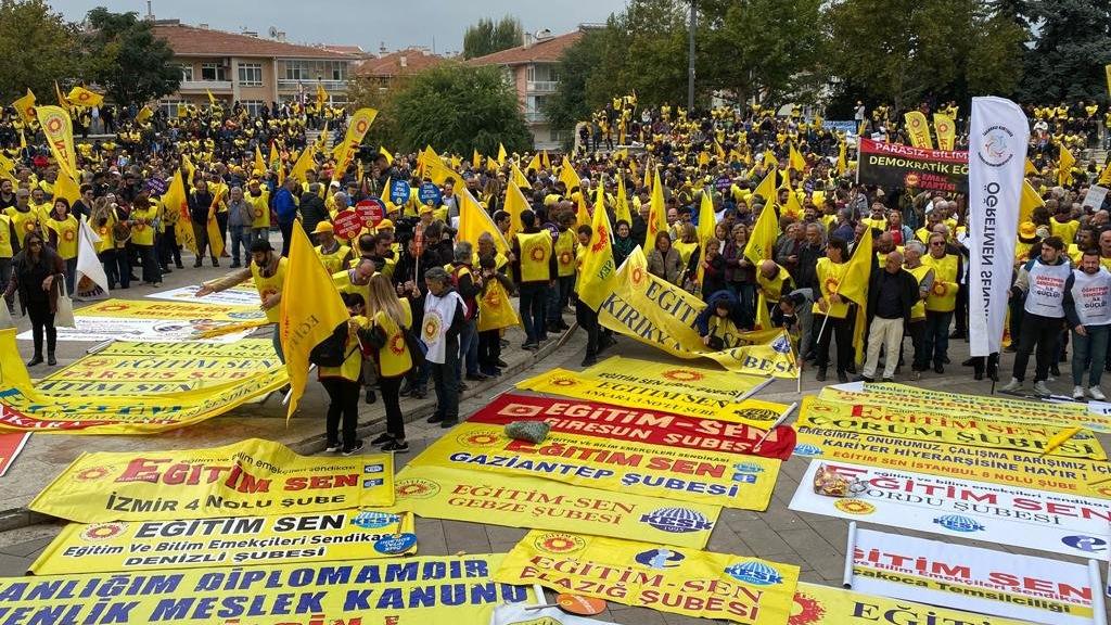 Ankara'da mitinge katılan öğretmenler: Kariyer basamakları sınavı iptal edilsin!